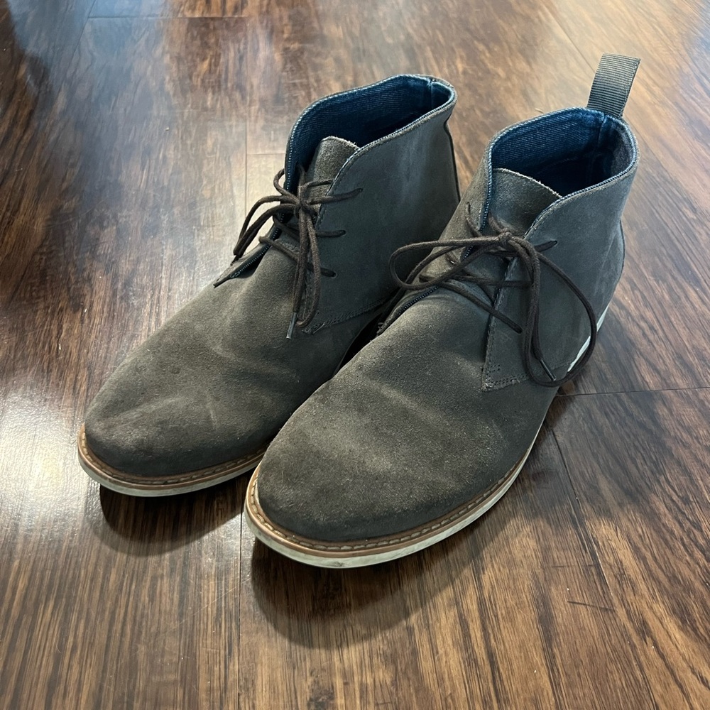 Aldo Size 11 Gray Suede Chukka Boots